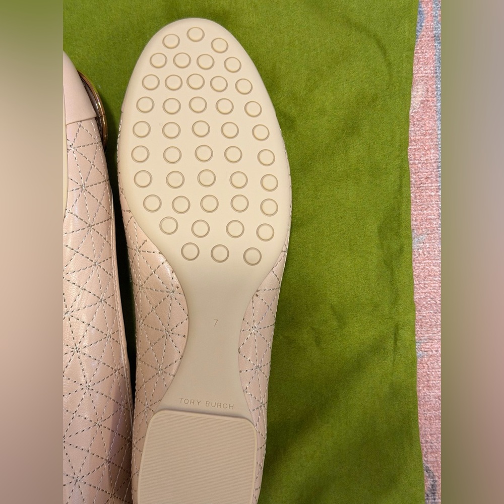 Tory Burch Claire Quilted Ballet Flats in New Porcelain in Size 7 - Picture 10 of 11